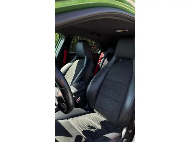 Mercedes-Benz A-Klasse 180 Bus. Sol. AMG 2017 Benzine 16