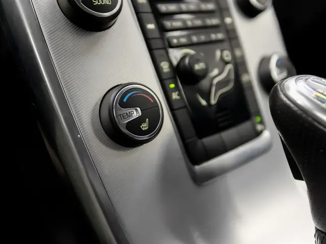 Volvo V70 1.6 T4 R-Design 2013 Benzine 24