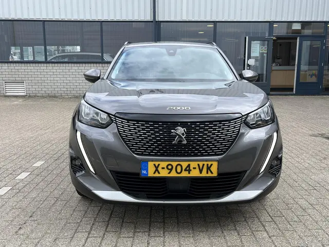 Peugeot 2008 1.2 PureTech Allure Pack 2021 Benzine 31