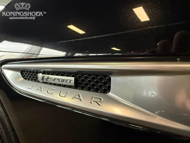 Jaguar XE 2.0 Portfolio R-Sport 2015 Benzine 17