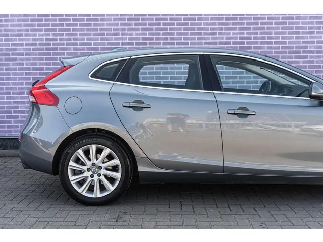 Volvo V40 T3 Momentum Automaat 2015 Benzine 13