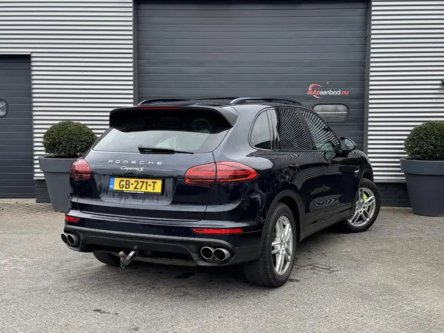 Porsche Cayenne 2