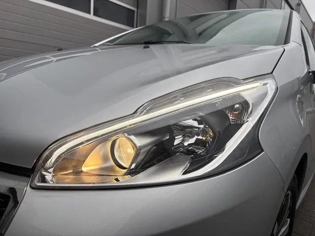 Peugeot 208 1.2 PureTech Allure 2017 Benzine 31