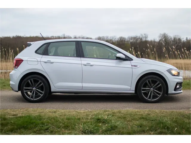 Volkswagen Polo TSI 95PK DSG R-LINE BUSINESS 2018 Benzine 8