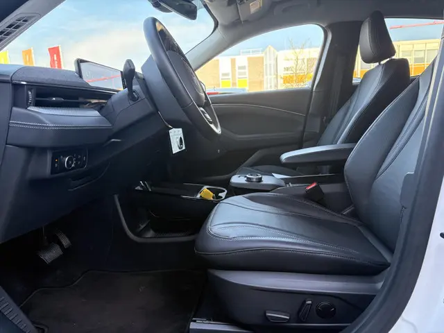 Ford Mustang Mach-E RWD 75 kWh 2023 Elektrisch 14