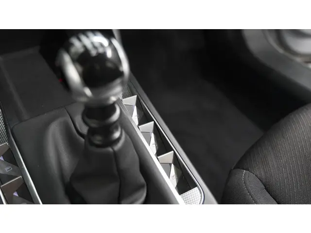 DS DS 3 Crossback PureTech 100 Montmartre 2022 Benzine 34