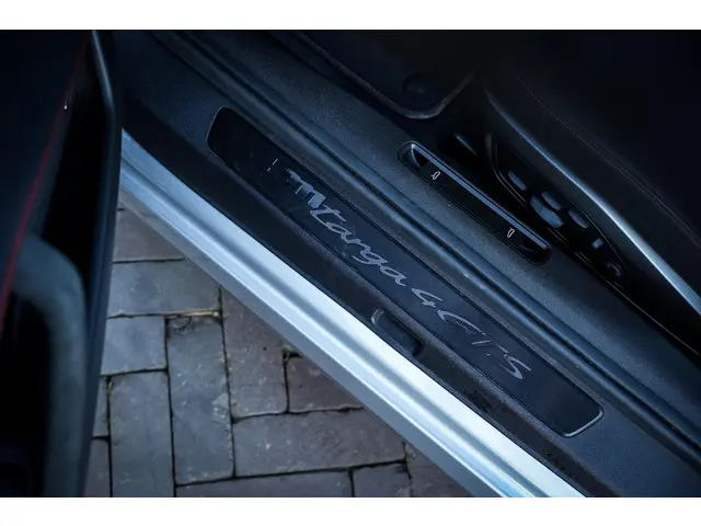 Porsche 911 3.0 Targa 4 GTS 2023 Benzine 32
