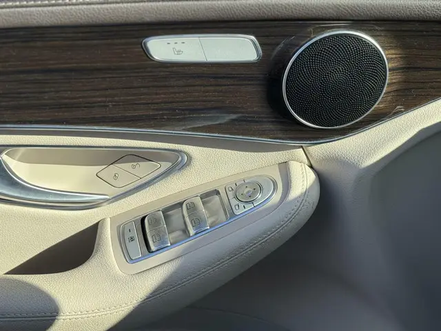 Mercedes-Benz GLC 350e 4MATIC 2018 Hybride Benzine 26