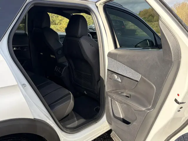 Peugeot 3008 1.6 e-THP GT Line 2018 Benzine 19