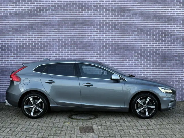 Volvo V40 1.5 T3 Polar+ Sport 2019 Benzine 31