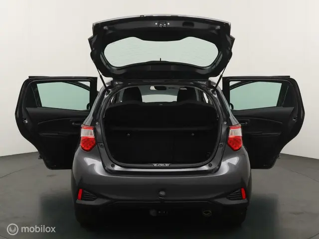 Toyota Yaris 1.5 VVT-i Design Red 2017 Benzine 20