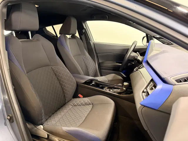 Toyota C-HR 1.8 Hybrid Bi-Tone 2021 Hybride Benzine 10