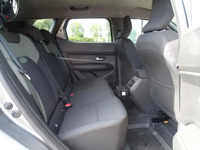 Dacia Duster 1.6 Hybrid 140 Extreme 2025 Hybride Benzine 6