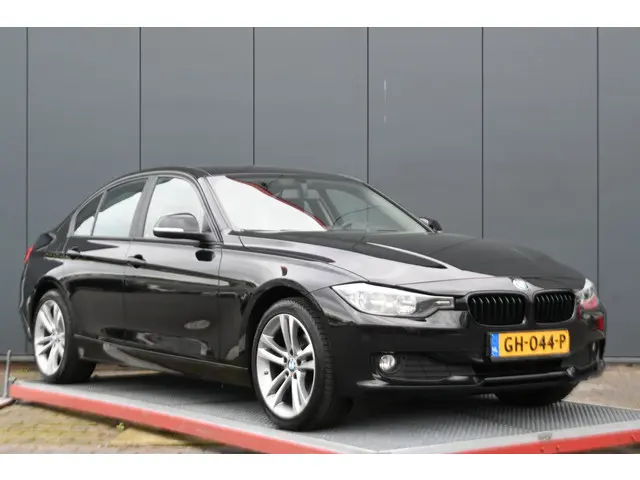 BMW 3 Serie 316i Business 2015 Benzine 9