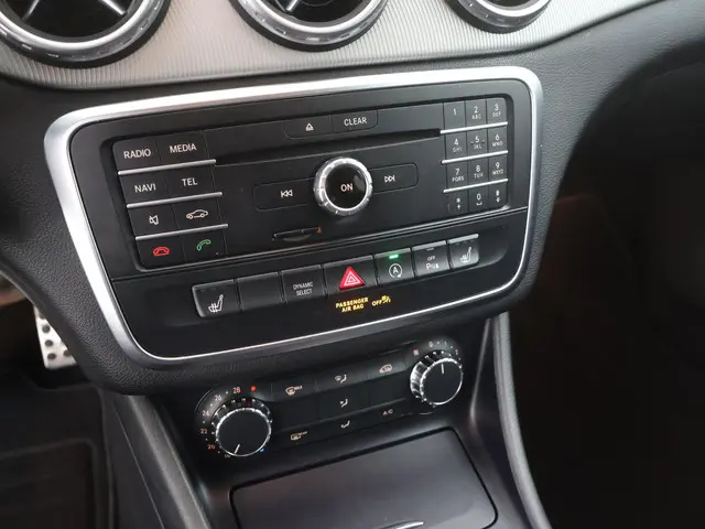 Mercedes-Benz GLA 180 Ambition AUTOM. 2016 Benzine 18