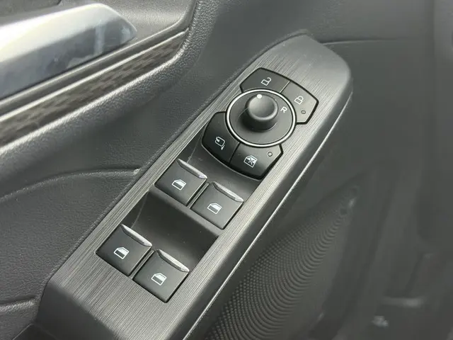 Ford Kuga 2.5 PHEV Titanium 2025 Hybride Benzine 31