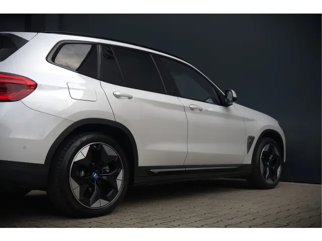 BMW iX3 High Executive 80 kWh 2021 Elektrisch 26