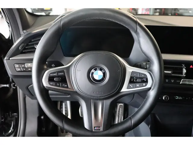 BMW 1 Serie 118i Business Edition 2021 Benzine 22