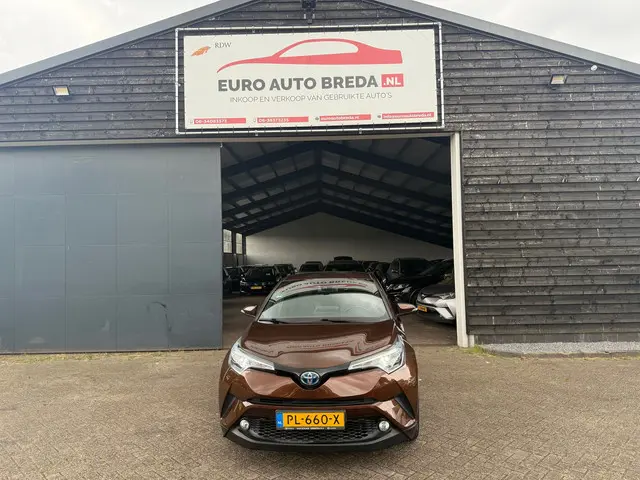 Toyota C-HR 1.8 Hybrid Executive 2017 Hybride Benzine