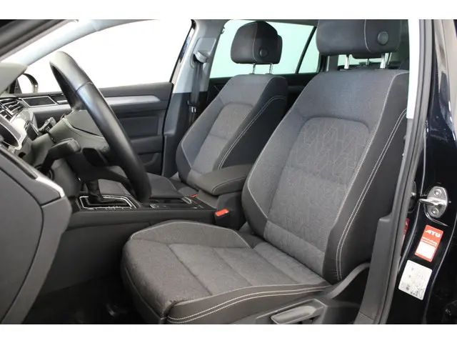 Volkswagen Passat Variant 1.5 TSI Business 2023 Benzine 12