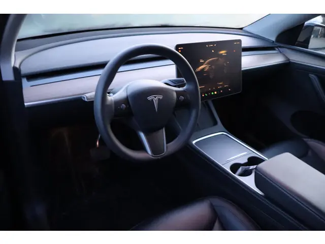 Tesla Model Y Long Range RWD 75 kWh 2024 Elektrisch 6