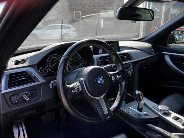 BMW 4 Serie Cabrio 420i Executive M Pakket 2019 Benzine 8