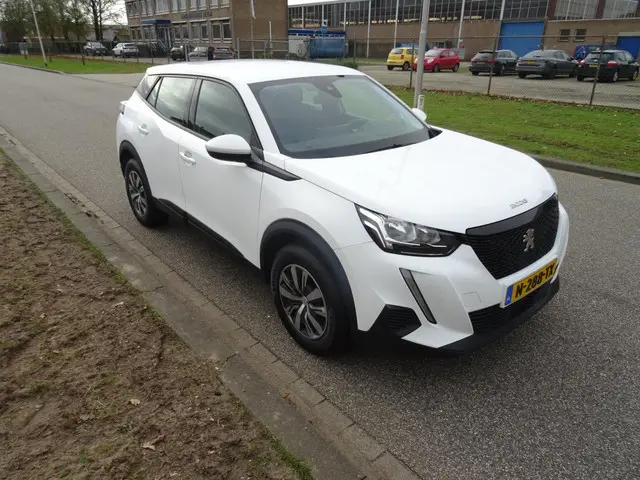 Peugeot 2008 1.2 PureTech Active 2022 Benzine 7