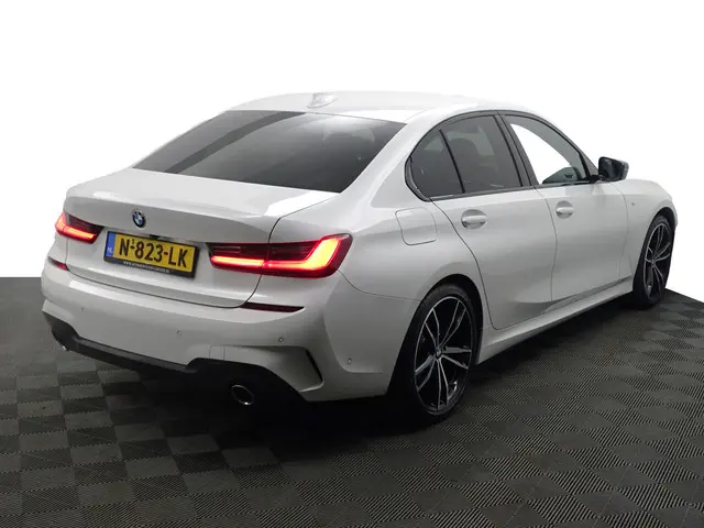 BMW 3 Serie 320i xDrive M Sport Edition- 2019 Benzine 33