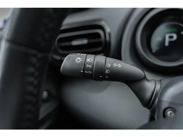 Toyota Yaris 1.5 Hybrid Dynamic 2021 Hybride Benzine 30