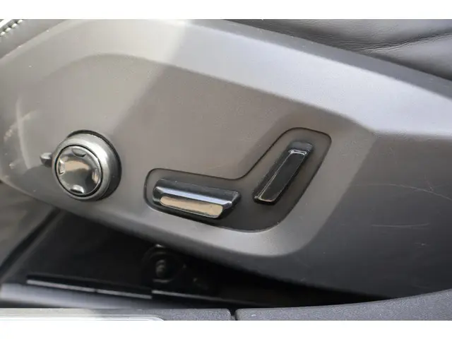 Volvo S90 2.0 B4 R-Design 2022 Benzine 16