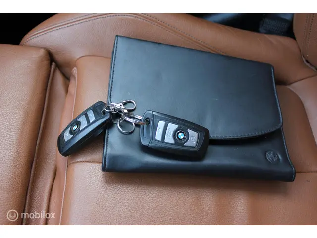 BMW 3 Serie 330e Luxury 2015 Hybride Benzine 17