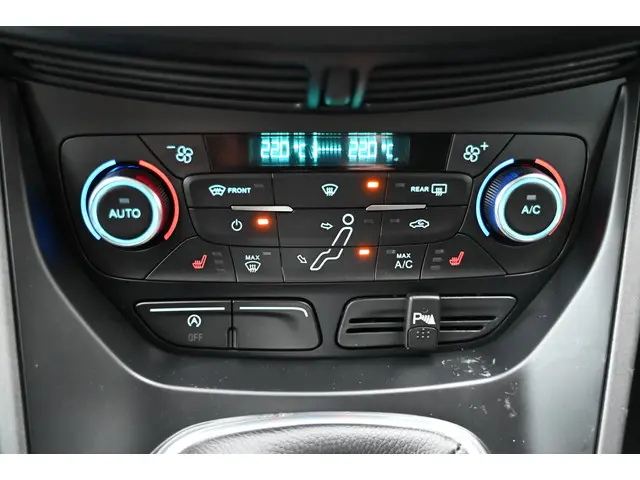 Ford C-MAX 1.0 Trend 2015 Benzine 26