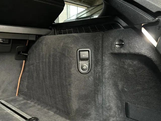 BMW 5 Serie Touring 530i High Executive 2021 Benzine 42