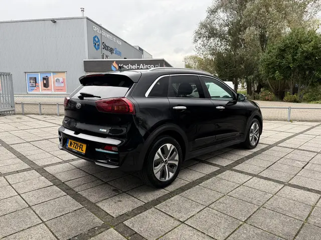 Kia e-Niro ExecutiveLine 64 kWh 2021 Elektrisch 6
