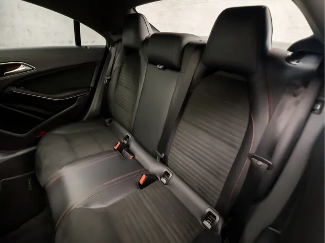 Mercedes-Benz CLA 180 AMG Sport 2018 Benzine 14