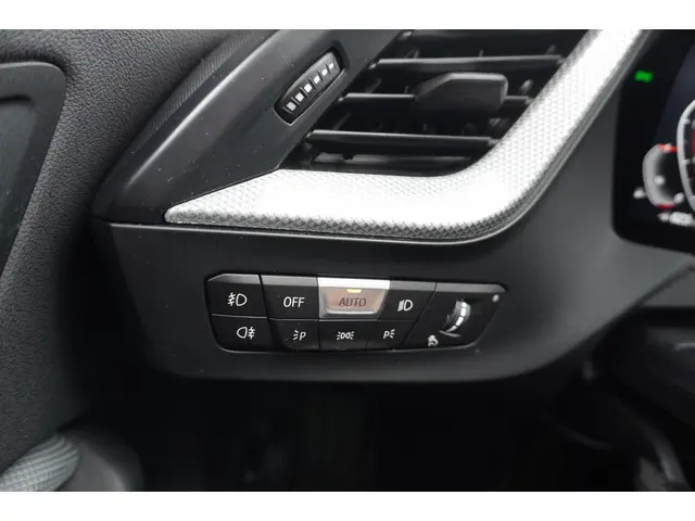 BMW 1 Serie 118i Business Edition 2021 Benzine 13