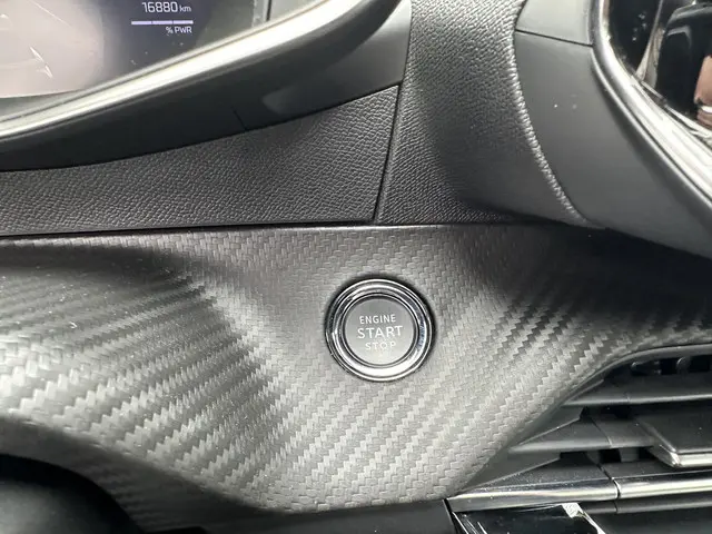 Peugeot 2008 1.2 Hybrid 145 PK GT 2025 Hybride Benzine 19