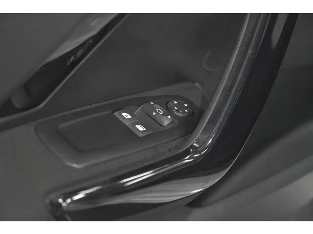 Peugeot 208 PureTech 82 Signature 2018 Benzine 23