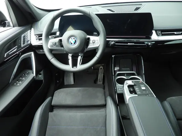 BMW X1 xDrive25e 2025 Hybride Benzine 10