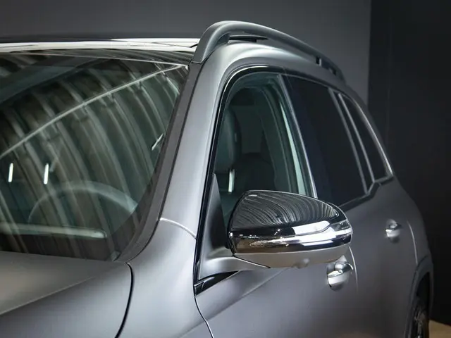 Mercedes-Benz EQB 250+ AMG Line 2024 Elektrisch 8