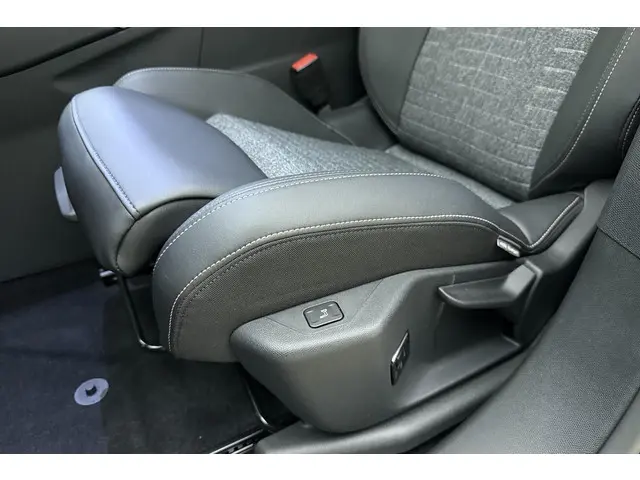 Peugeot e-5008 Allure Avantage 73 kWh 2025 Elektrisch 18