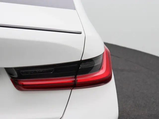 BMW 3 Serie Sedan 330e 2024 Hybride Benzine 11