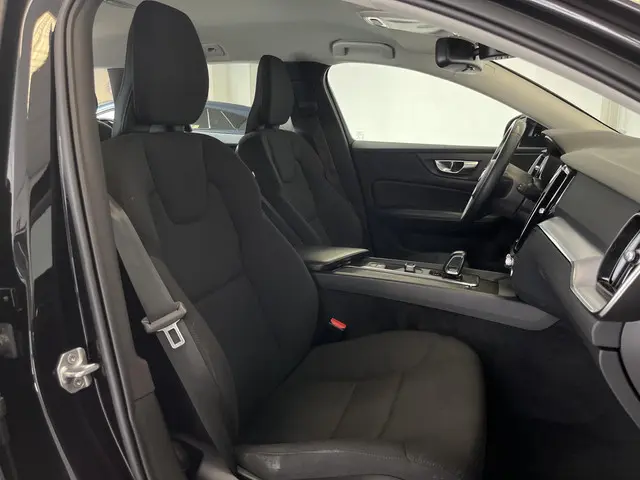 Volvo V60 2.0 B3 Momentum Advantage 2021 Benzine 14