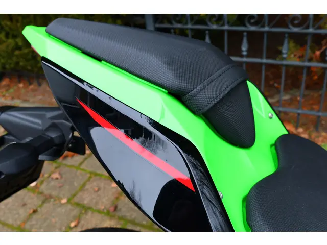 Kawasaki Ninja 400 KRT A2 code 80 2023 Benzine 20