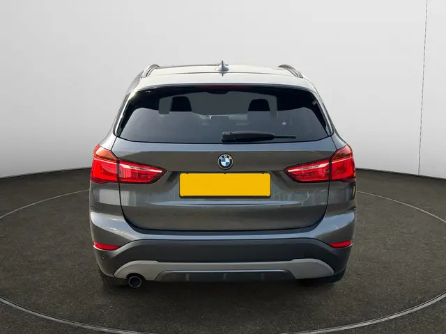 BMW X1 sDrive18i High Executive Aut- 2017 Benzine 24