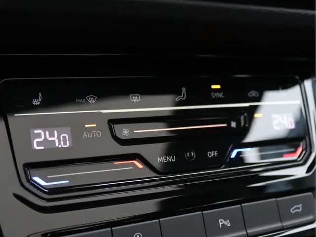 Volkswagen Touran 1.5 TSI Highline 7-zits 2023 Benzine 60