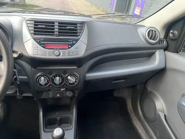 Nissan Pixo 1.0 Acenta 5 deurs 2013 Benzine 9