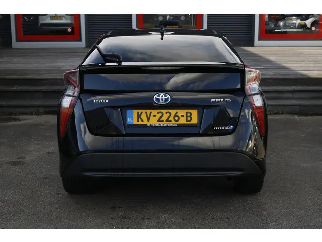 Toyota Prius 1.8 First Edition 2016 Hybride Benzine 6