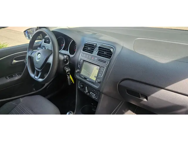 Volkswagen Polo 1.2 TSI Comfortline 2015 Benzine 12