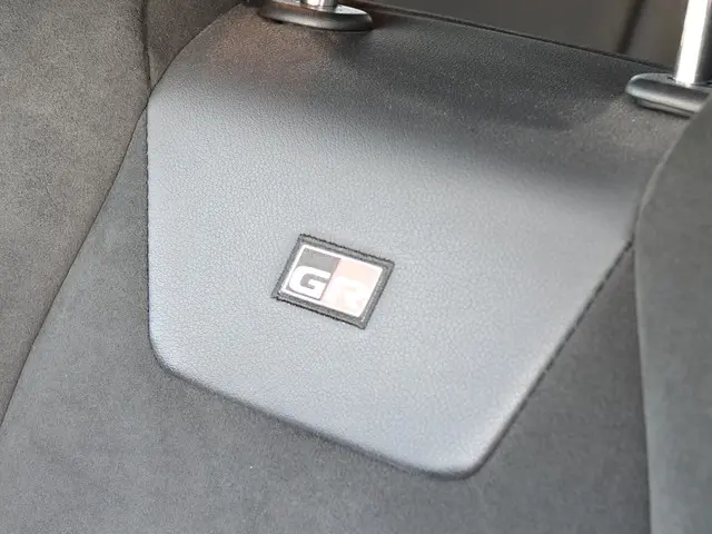 Toyota C-HR 2.0 Hybrid GR-Sport 2023 Hybride Benzine 8
